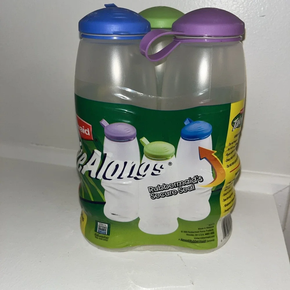 2003 RUBBERMAID Take Along 17 oz Sport‎ Bottles w/ Strap Cap One Cap Damaged